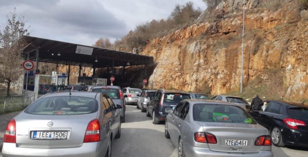 Pashket kthejne emigrantet ne atdhe, mbi 5 mije hyrje nga Kapshtica